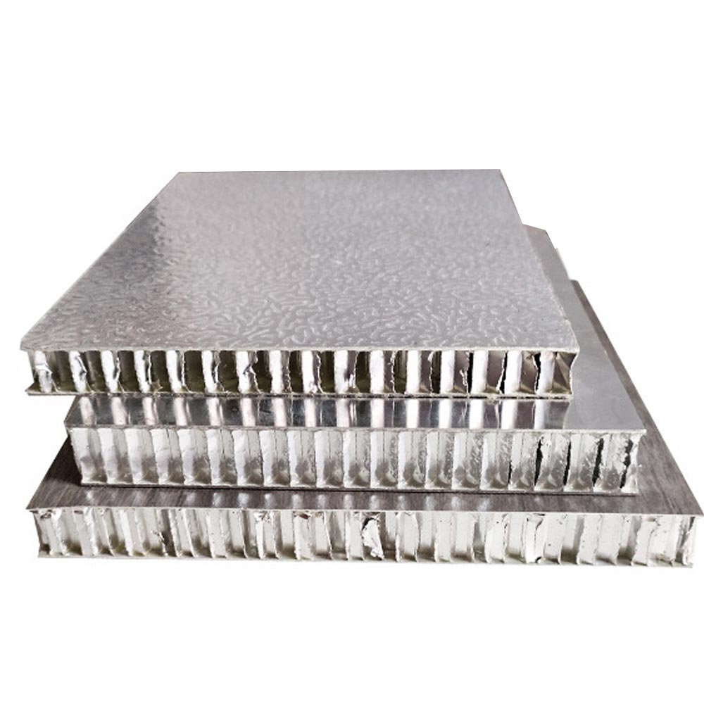 Como a estrutura do favo de mel afeta a resistência do painel de parede de pvc em favo de mel de alumínio?