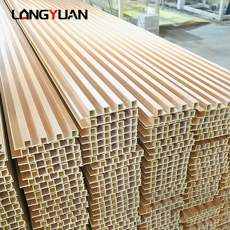 Madeira natural decorativa e plástico composto Wpc Pvc revestimento interior placas de painéis de parede canelados para interior
