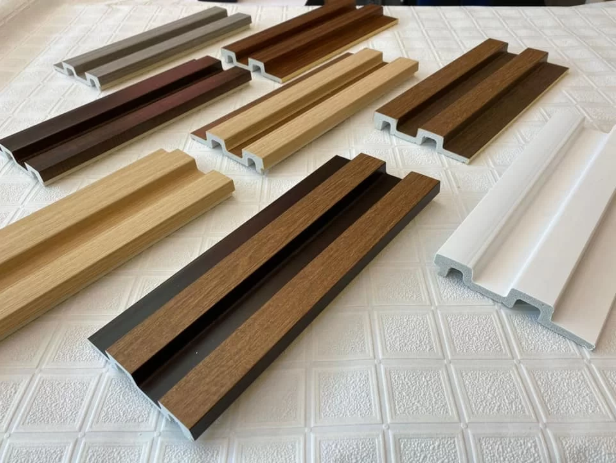 Uma leitura obrigatória para compradores globais: Painéis de parede PS vs. Painéis de parede de PVC – uma comparação completa em 10 dimensões. Qual é a verdadeira moeda forte?